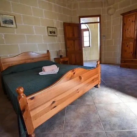 4 Bedroom Farmhouse With Private Pool In Xaghra Gozo Il-Pergla