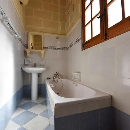 Semesterbostad 4 Bedroom Farmhouse With Private Pool In Xaghra Gozo *