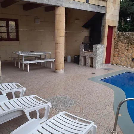 4 Bedroom Farmhouse With Private Pool In Xaghra Gozo 度假居 *