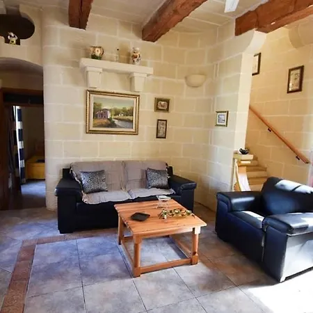 4 Bedroom Farmhouse With Private Pool In Xaghra Gozo